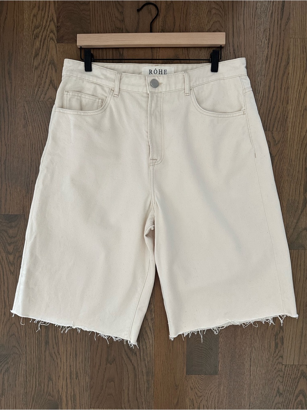 Róhe Shorts Baggy Fit Raw Hem Denim Bermuda Shorts Ecru Cream FR 42 / US 10